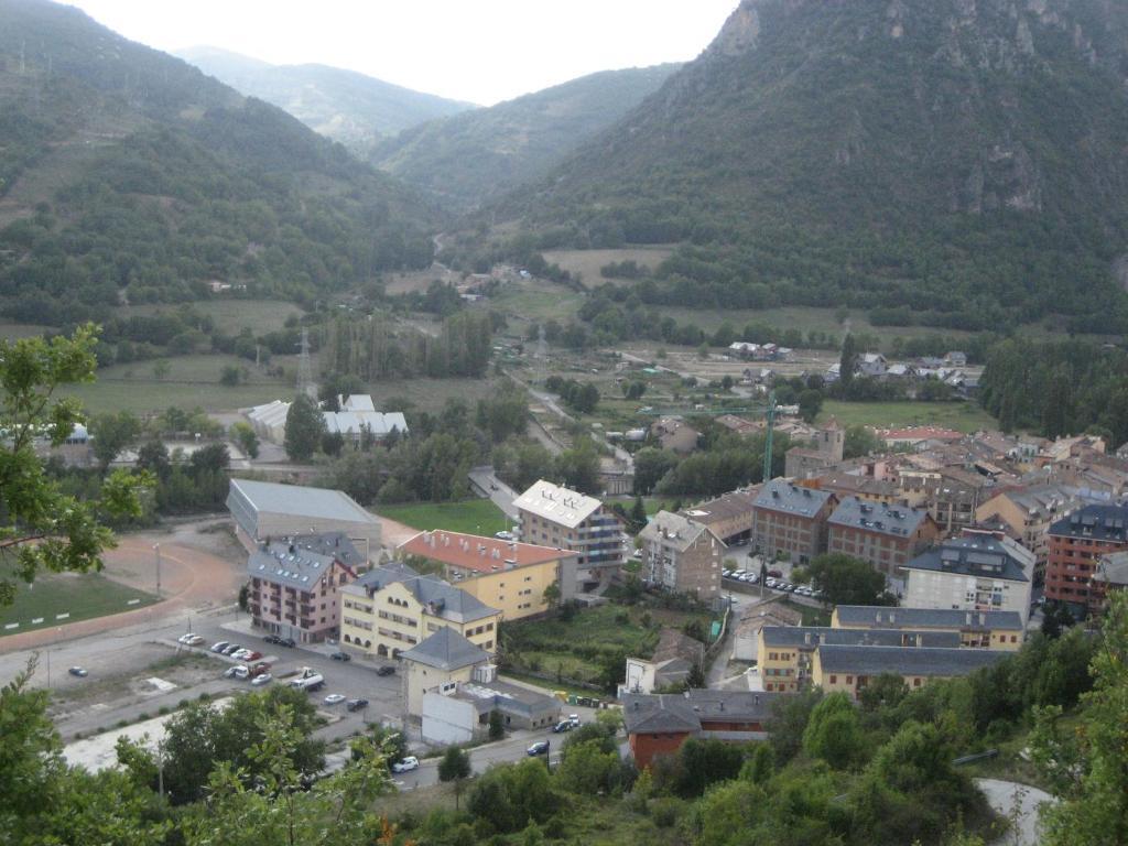 La Faiada Apartment El Pont de Suert Ruang foto